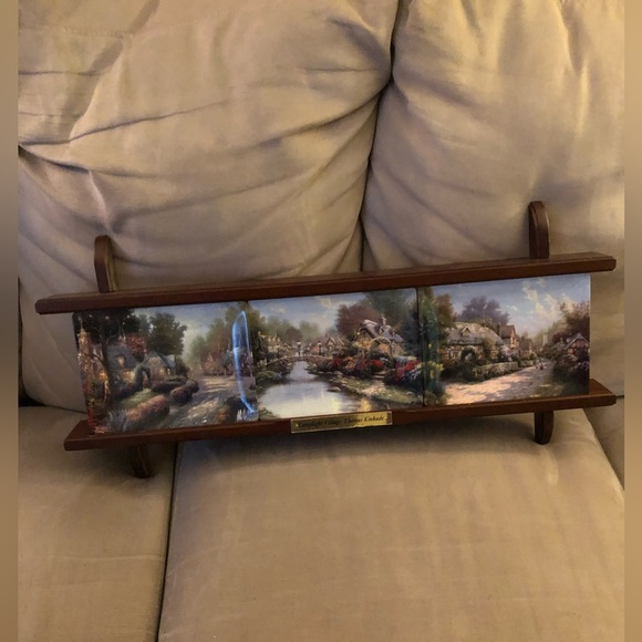 Thomas Kinkade Lamplight Village 3 Plate Collection with Display Rack - Picture 1 of 6